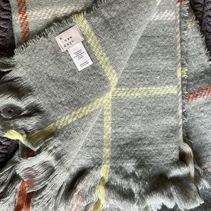 NWT BLANKET SCARF